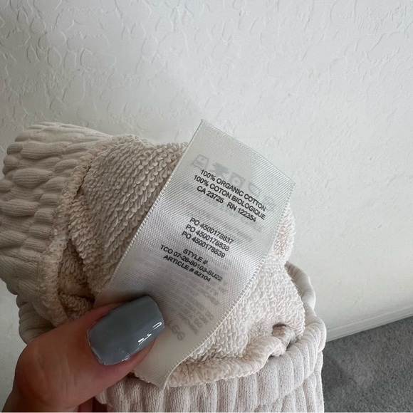 Wilfred Free cream colored elastic waistband cotton shorts with pockets - Picture 4 of 5